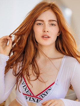 Порно с моделью Jia Lissa